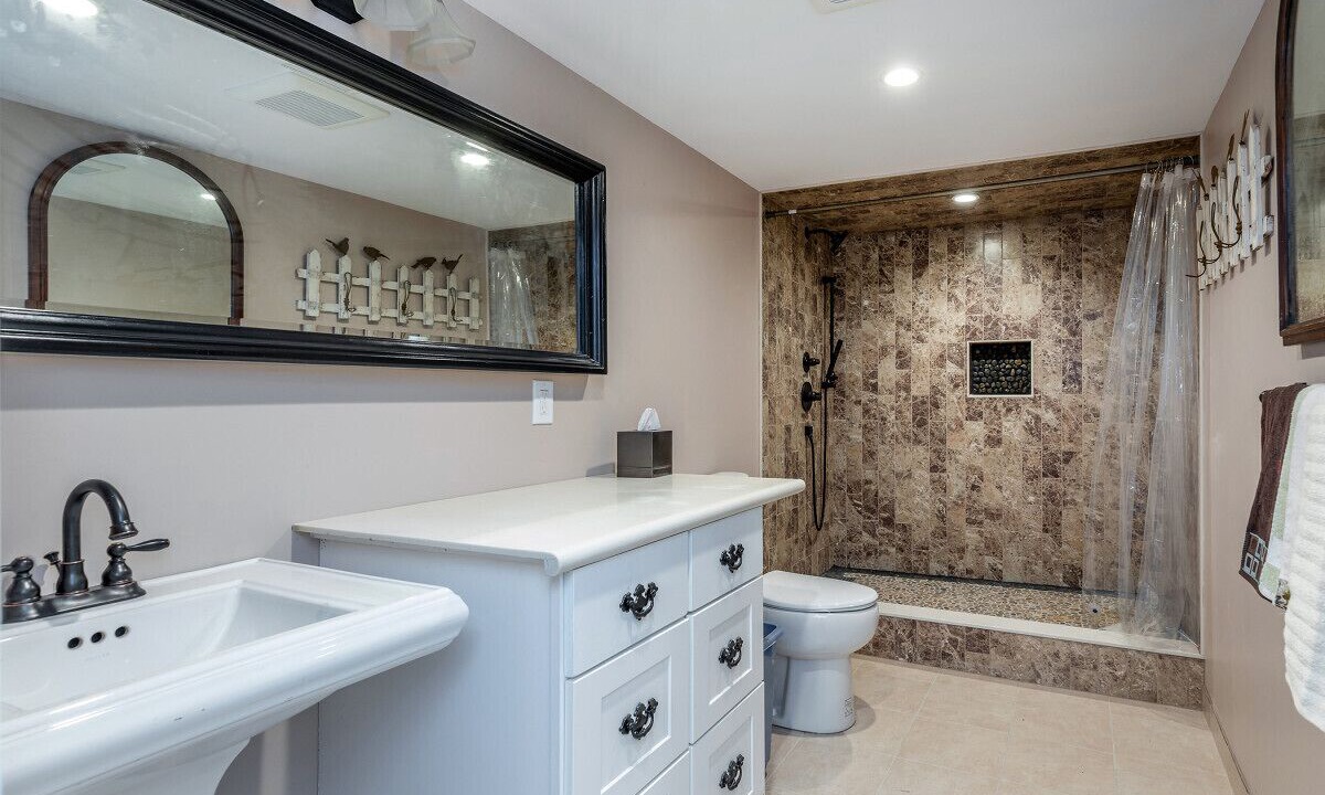 Photo of Bathroom in Warren
