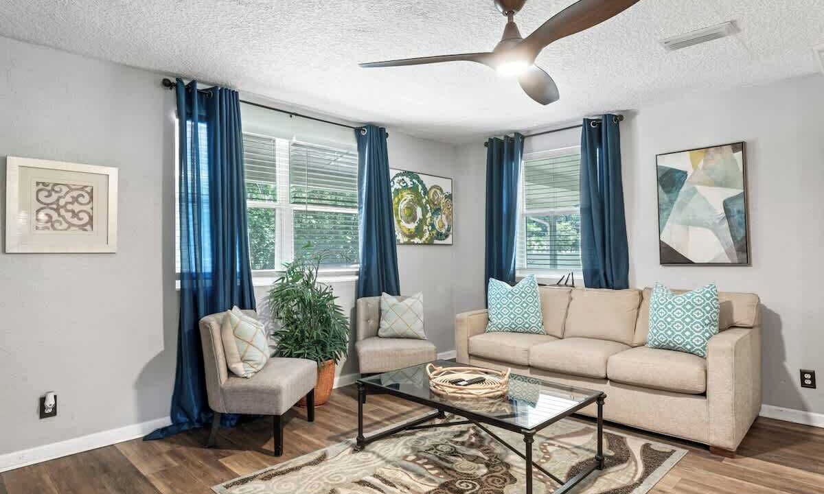 Photo of Livingroom in Lakewood