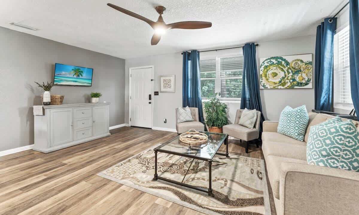 Photo of Livingroom in Lakewood