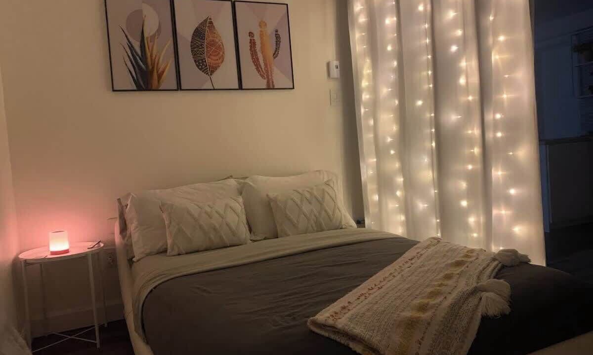 Photo of Bedroom in Cote-Des-Neiges—Notre-Dame-De-Grace