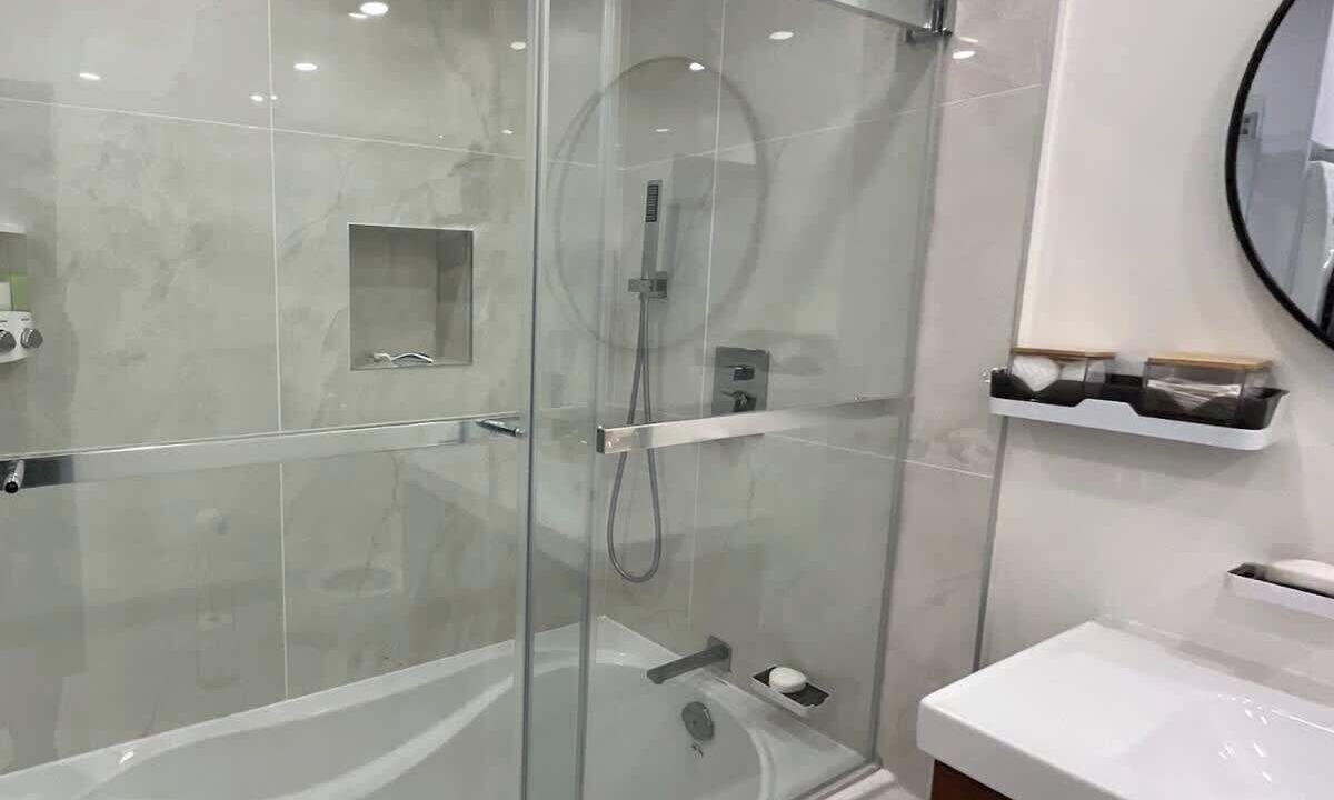 Photo of Bathroom in Cote-Des-Neiges—Notre-Dame-De-Grace