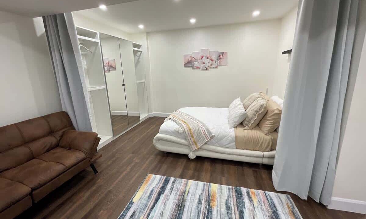 Photo of Bedroom in Cote-Des-Neiges—Notre-Dame-De-Grace