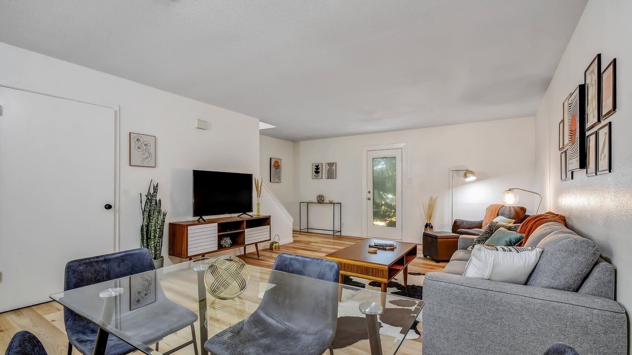 Photo of Livingroom in Medical Center District