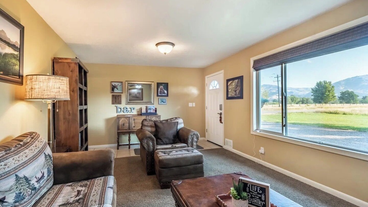 Photo of Livingroom in Ririe