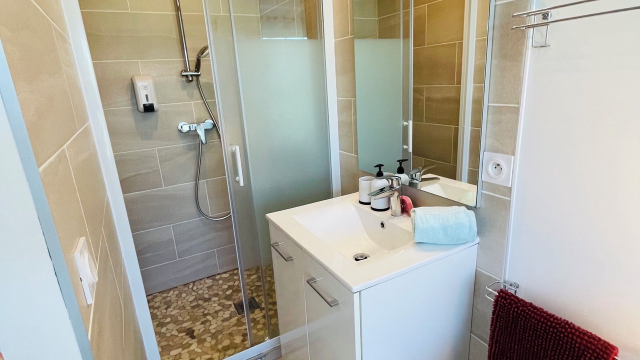 Photo of Bathroom in Saint-Reverend