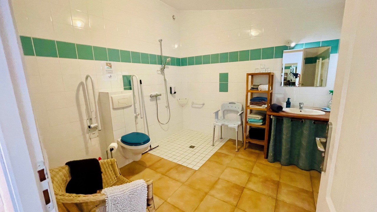 Photo of Bathroom in Saint-Reverend
