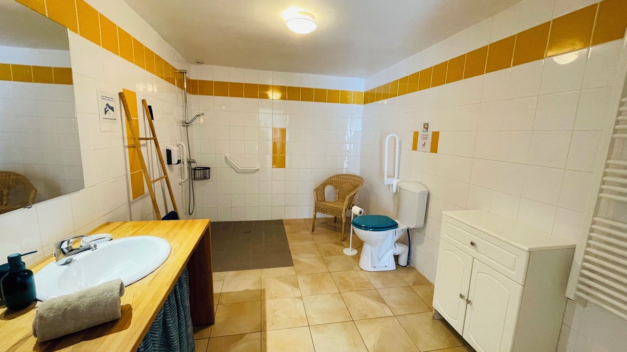 Photo of Bathroom in Saint-Reverend