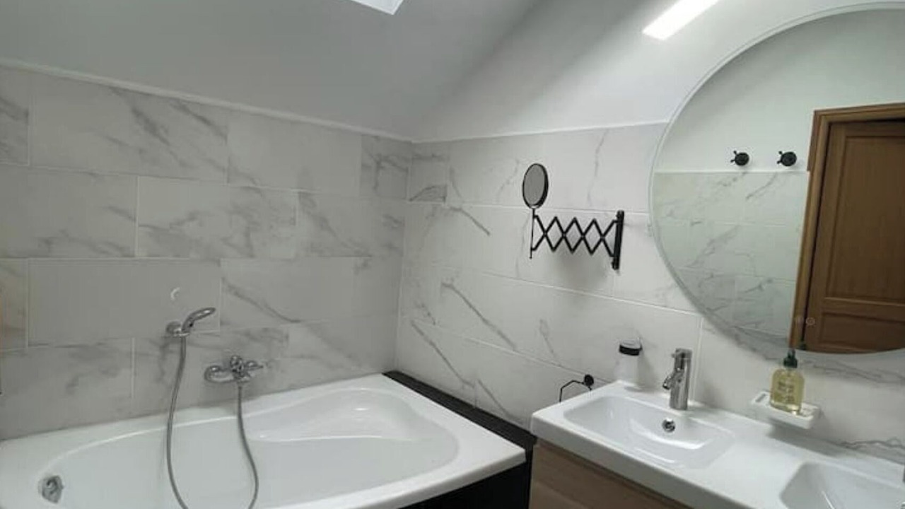 Photo of Bathroom in La Chapelle la Reine