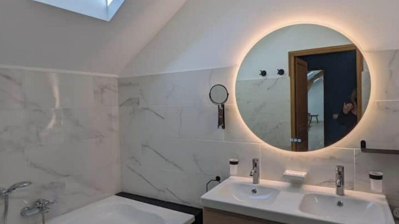 Photo of Bathroom in La Chapelle la Reine