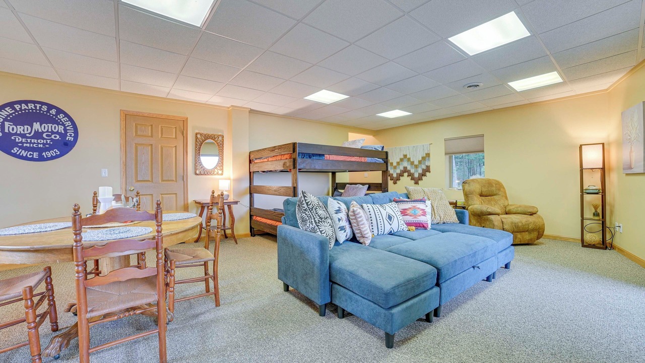 Photo of Livingroom in Rogers City