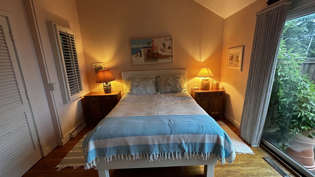 Photo of Bedroom in Saunderstown