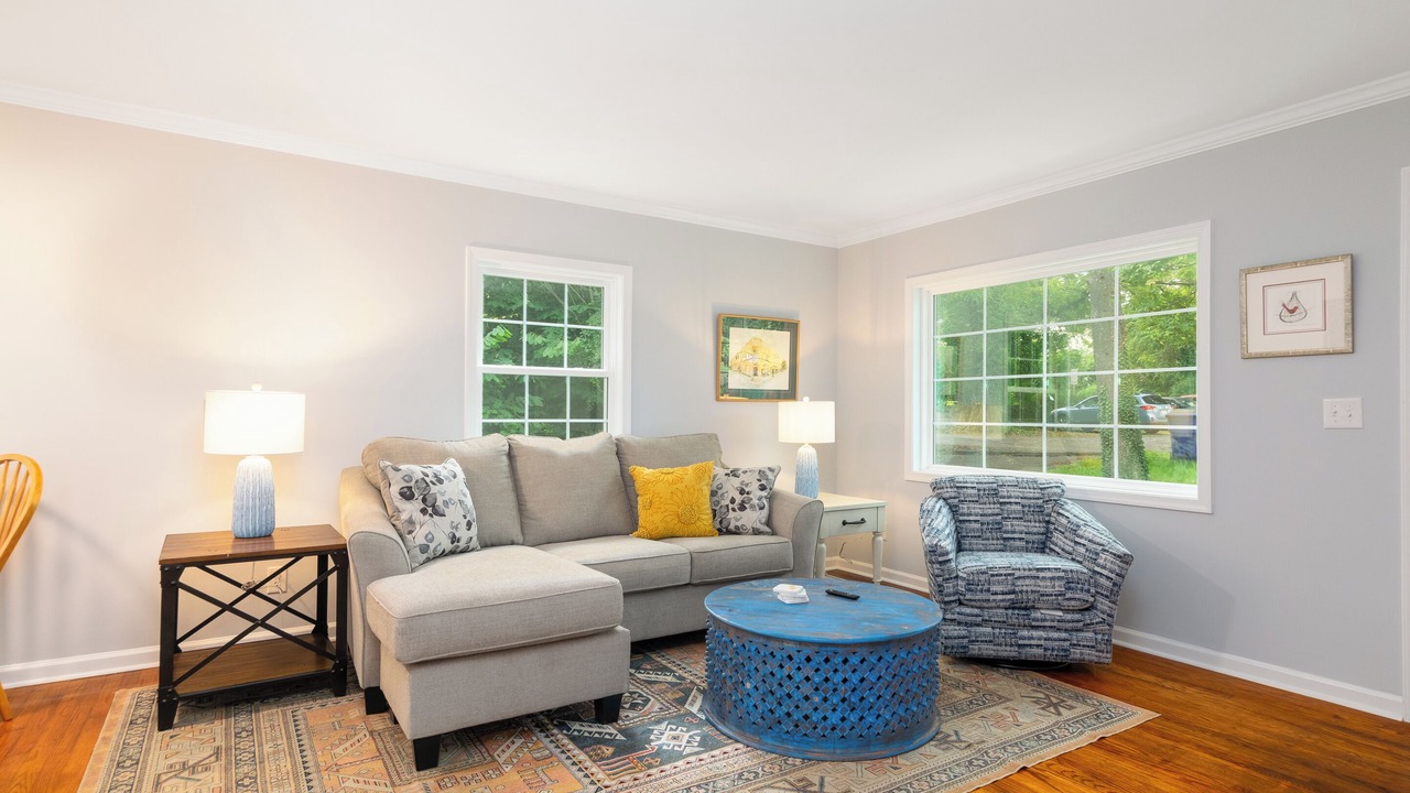 Photo of Livingroom in Downtown