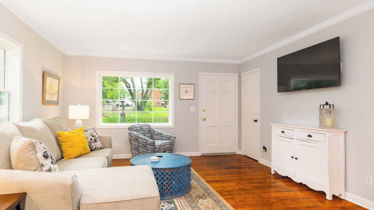 Photo of Livingroom in Downtown