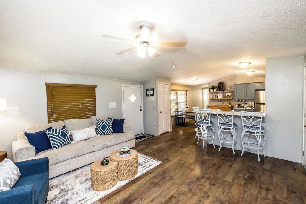 Photo of Livingroom in Graford