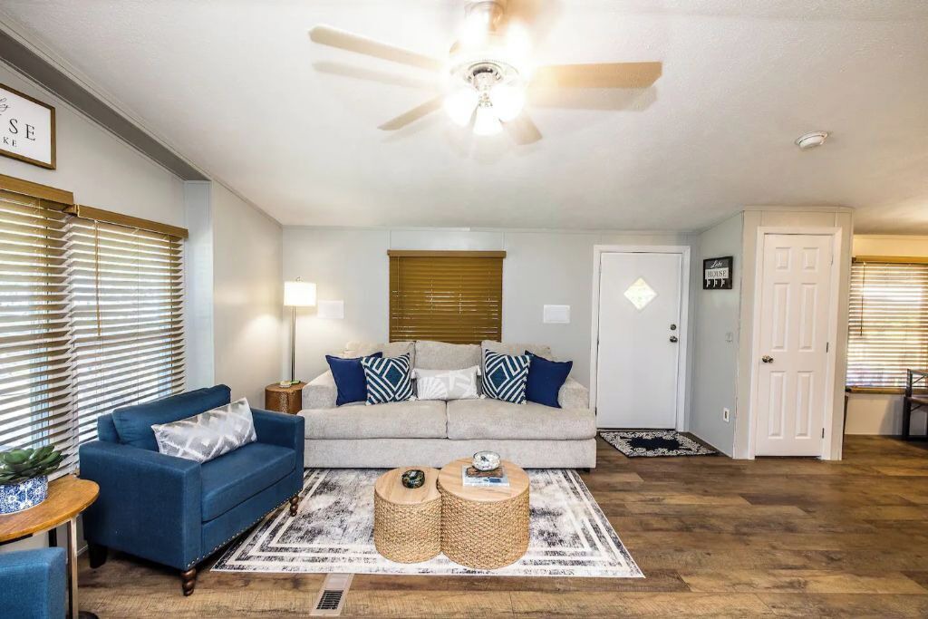 Photo of Livingroom in Graford