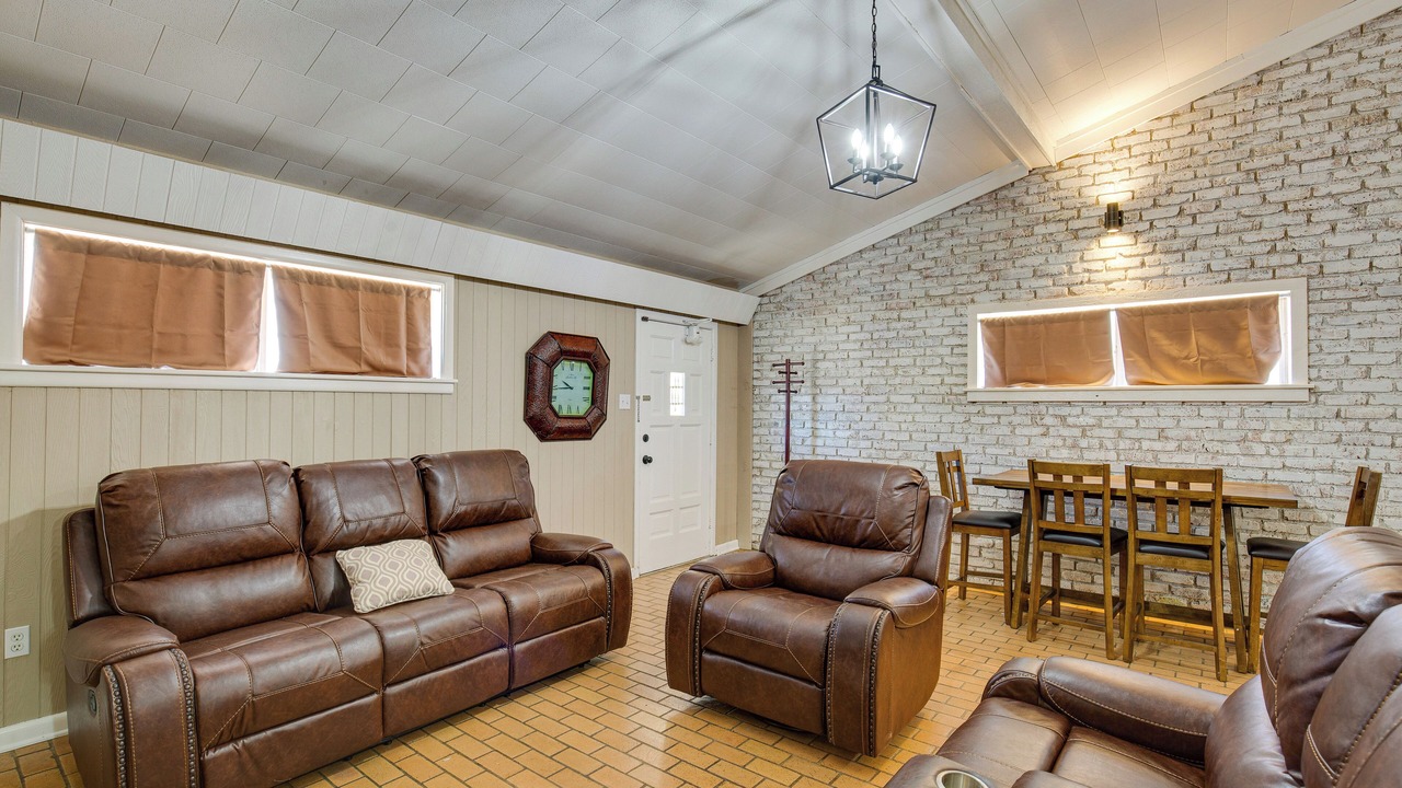 Photo of Livingroom in Overton