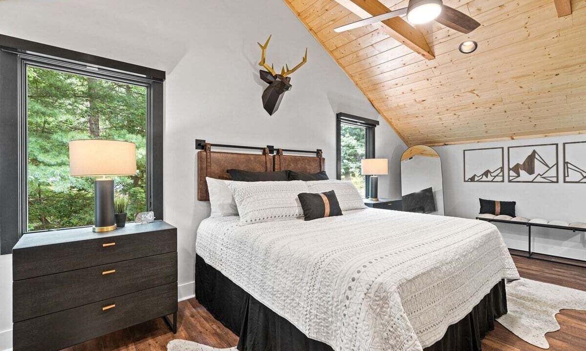 Photo of Bedroom in Hendersonville