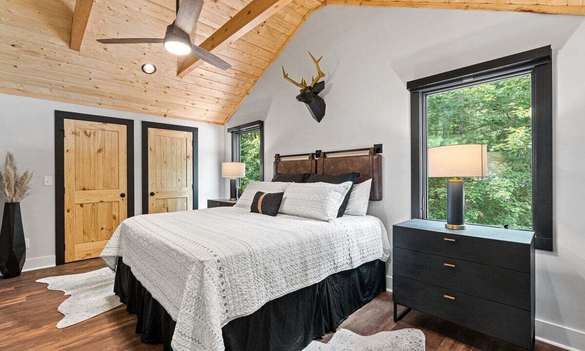 Photo of Bedroom in Hendersonville