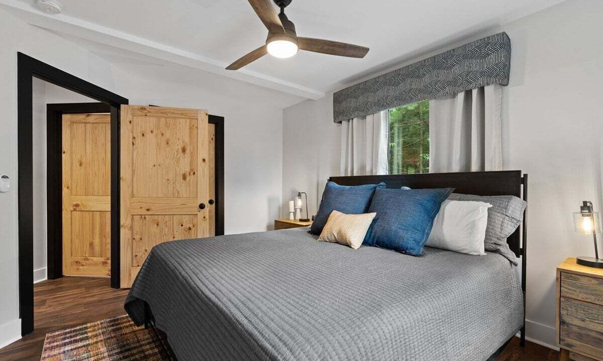 Photo of Bedroom in Hendersonville