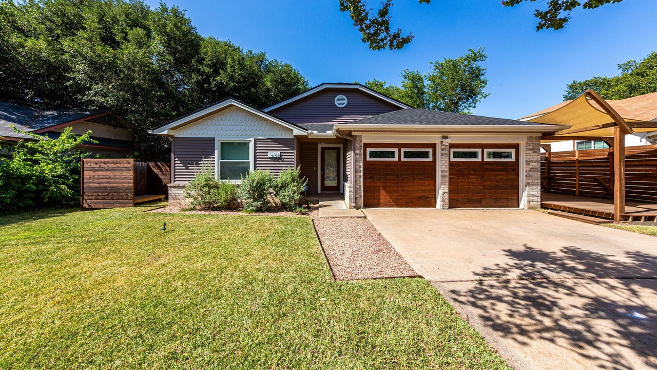 Photo of Outdoor in Buckingham Estates