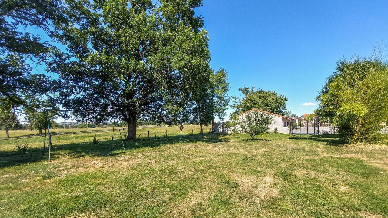 Photo of Others in Pouilly-sous-Charlieu