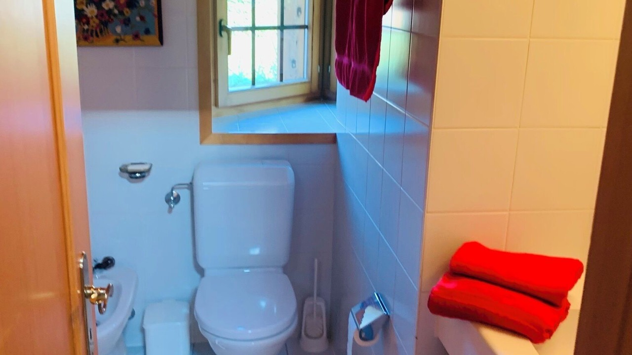 Photo of Bathroom in Lens