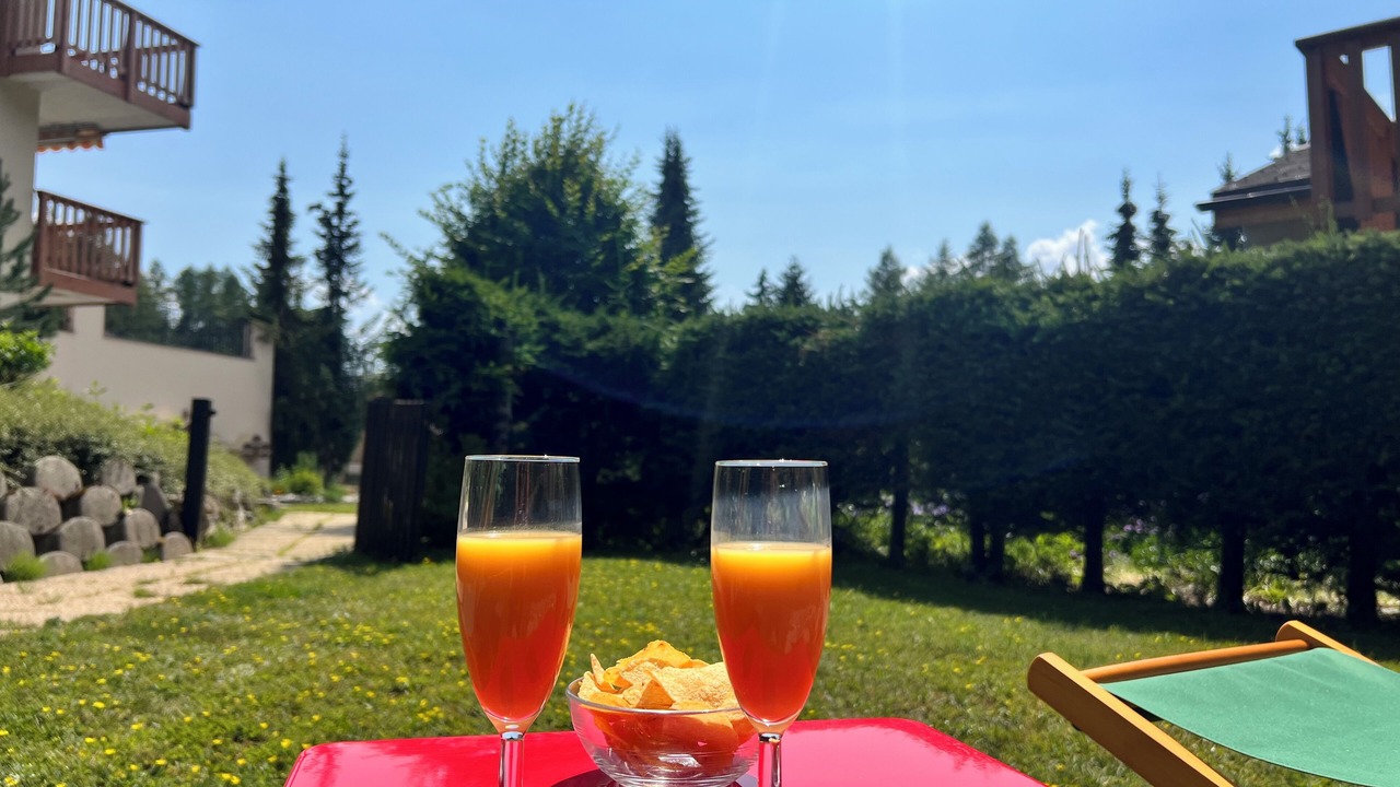 Photo of Outdoor in Lens