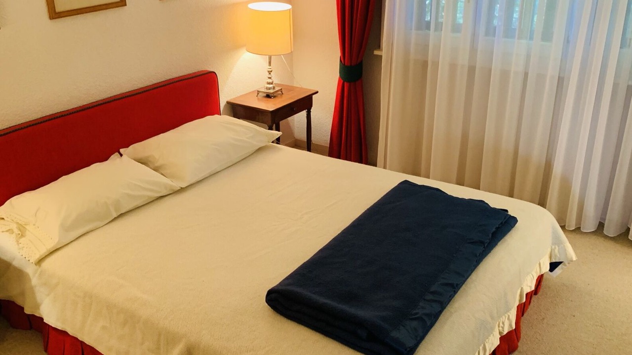 Photo of Bedroom in Lens
