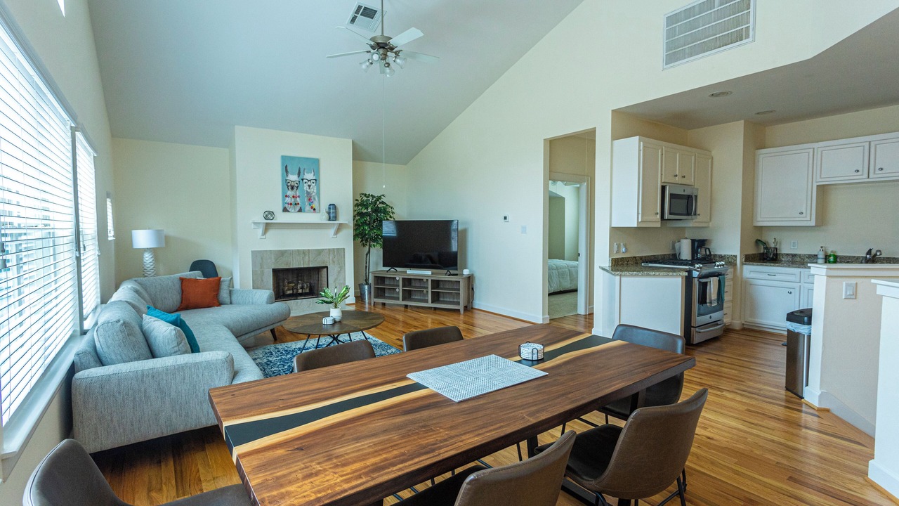 Photo of Livingroom in South Main