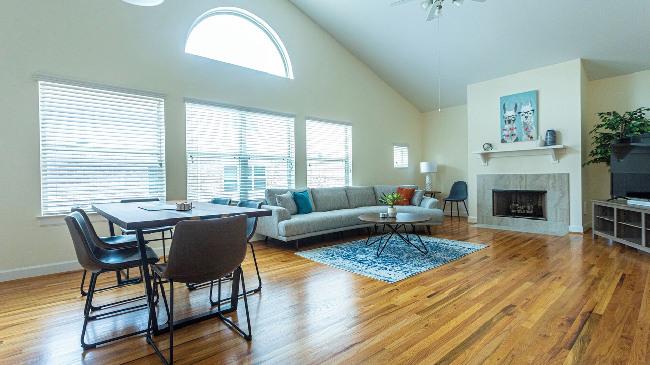 Photo of Livingroom in South Main