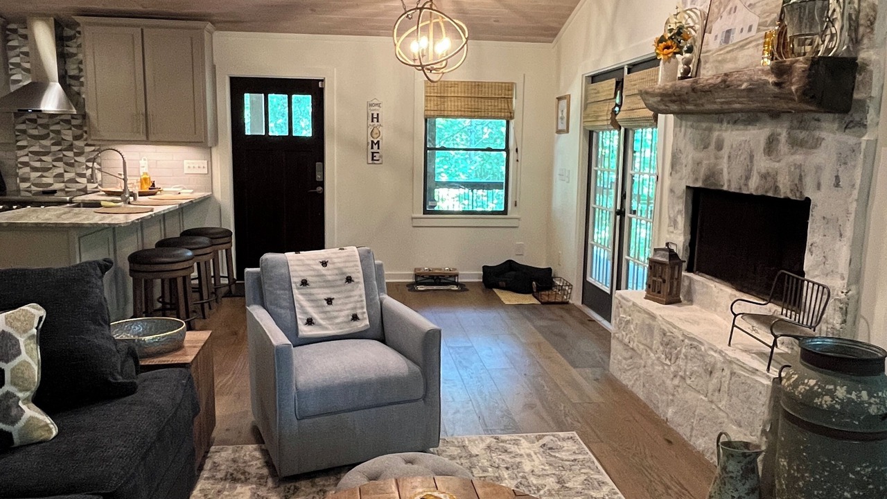 Photo of Livingroom in Cullowhee
