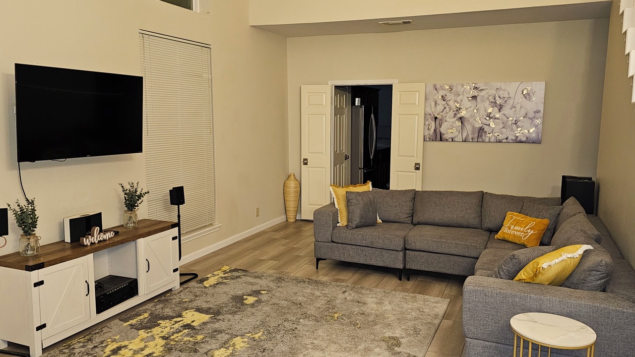 Photo of Livingroom in North Central Thousand Oaks