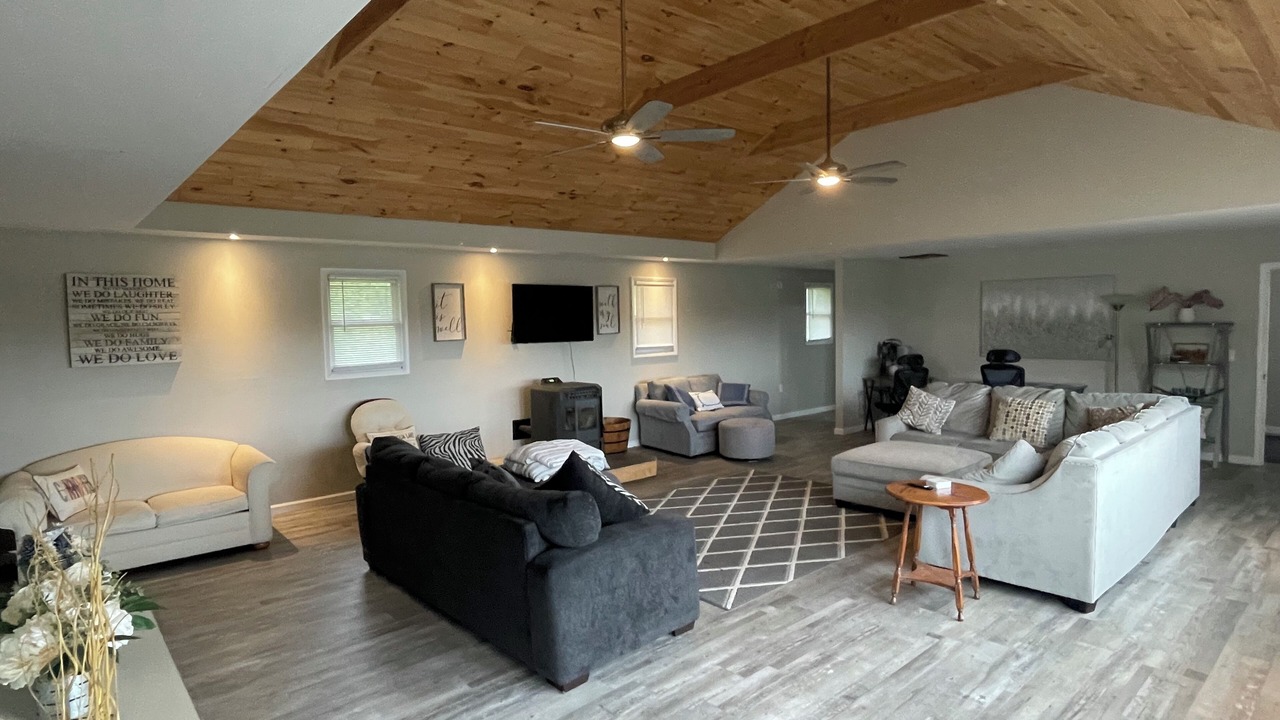 Photo of Livingroom in Bristol Hills