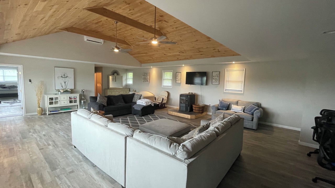 Photo of Livingroom in Bristol Hills