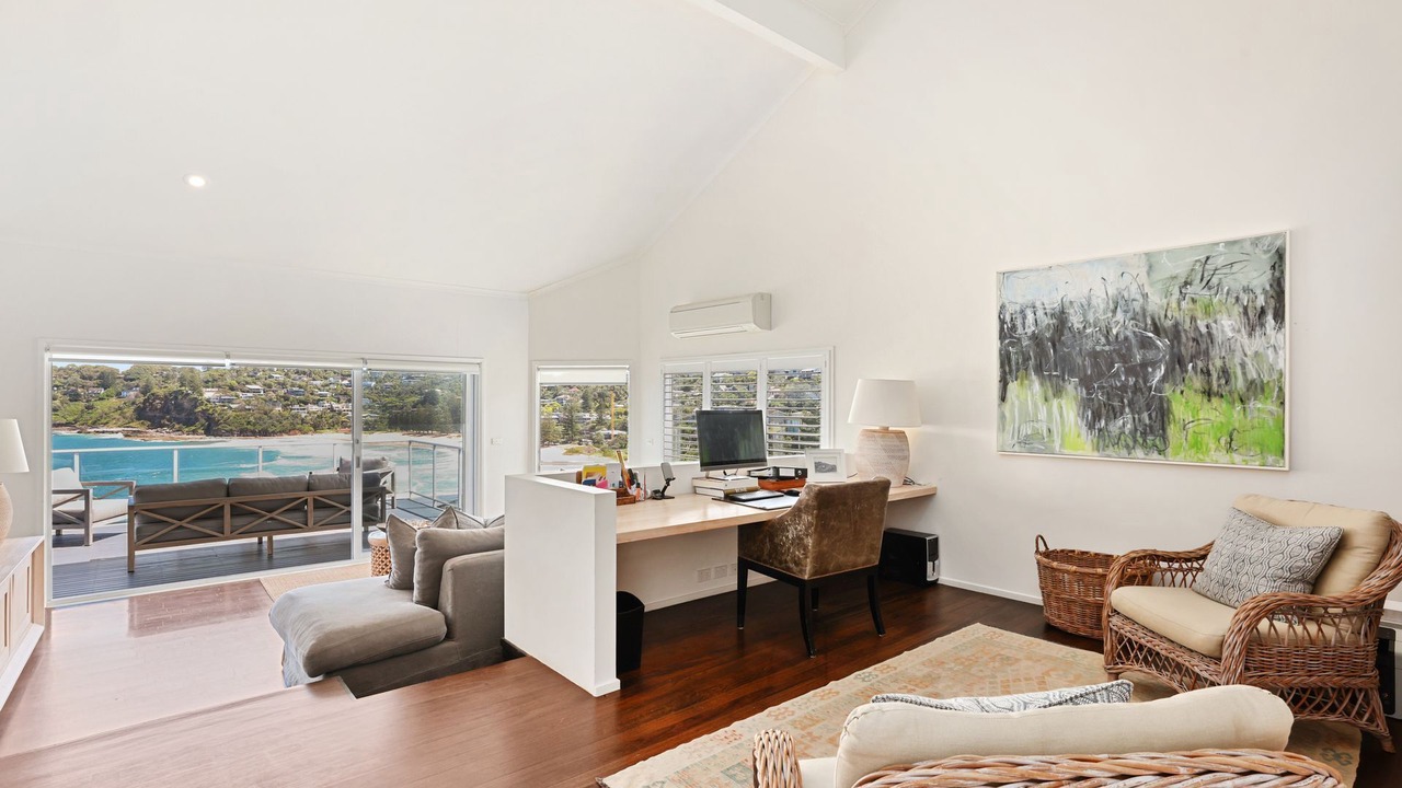 Photo of Livingroom in Whale Beach