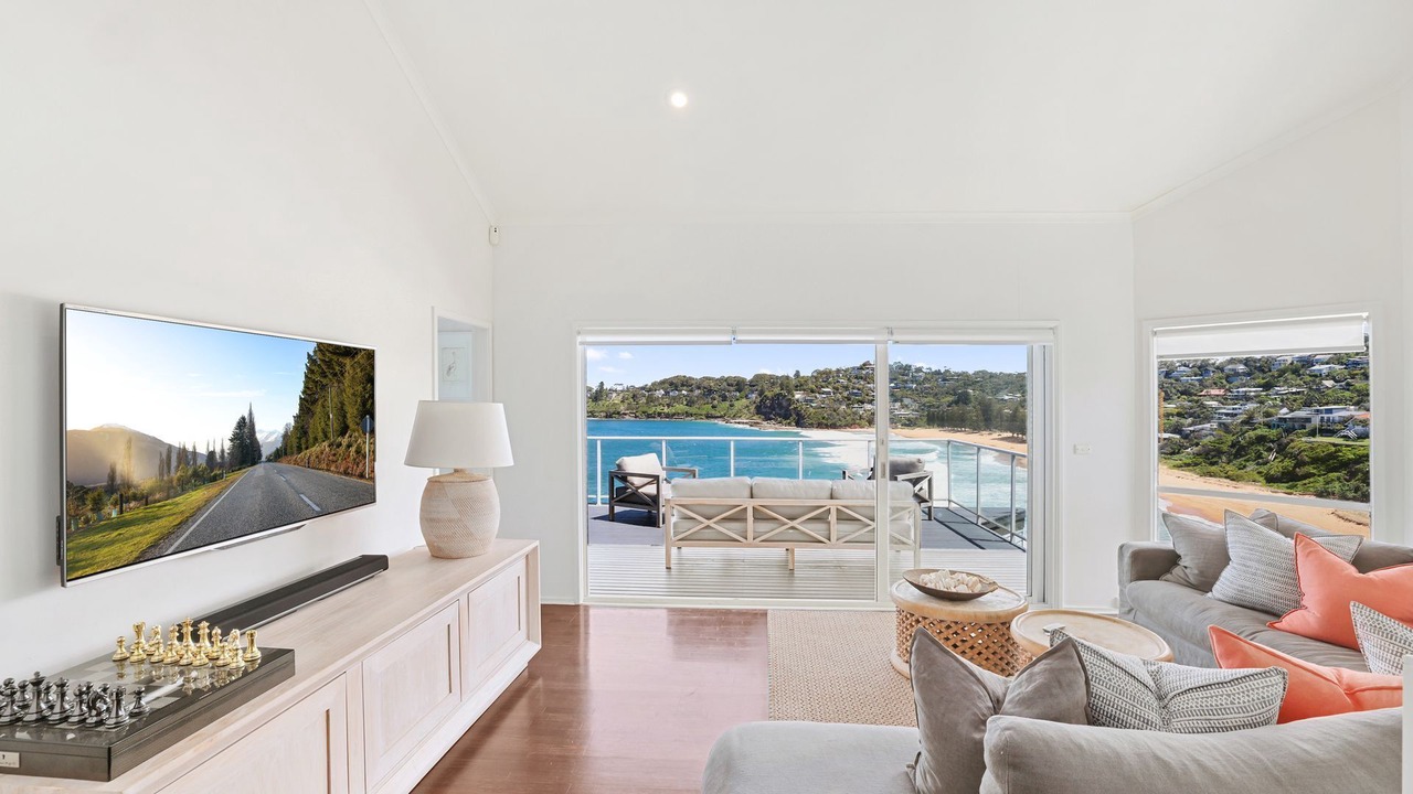 Photo of Livingroom in Whale Beach