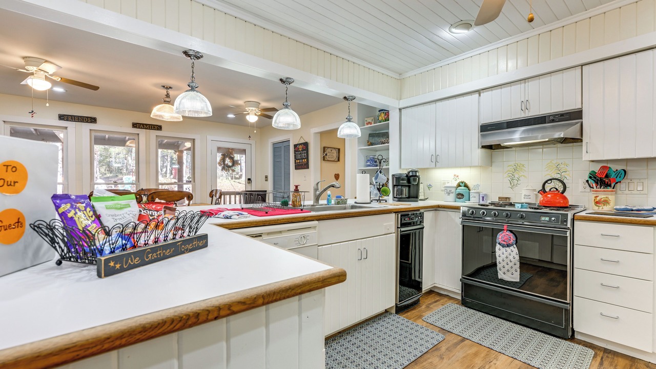 Photo of Kitchen in Pine Mountain Valley