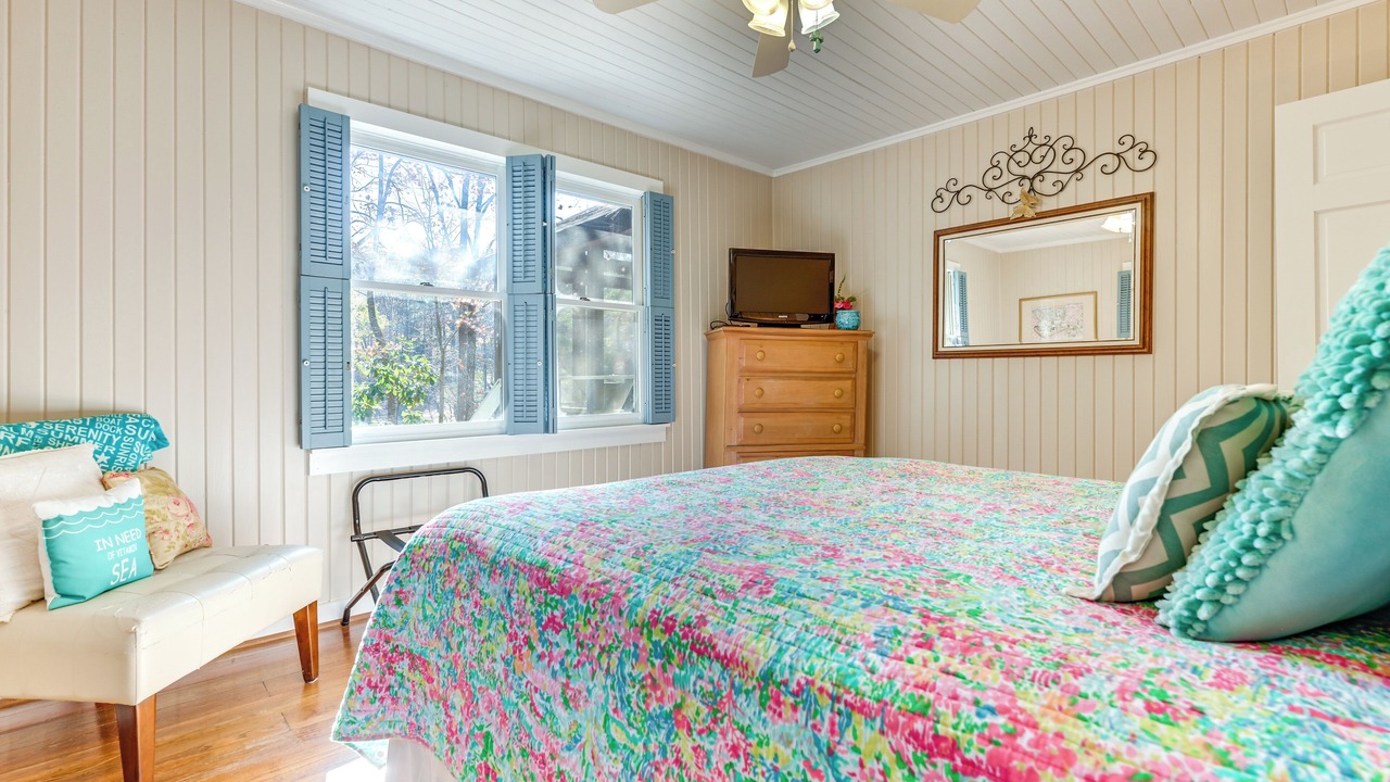 Photo of Bedroom in Pine Mountain Valley