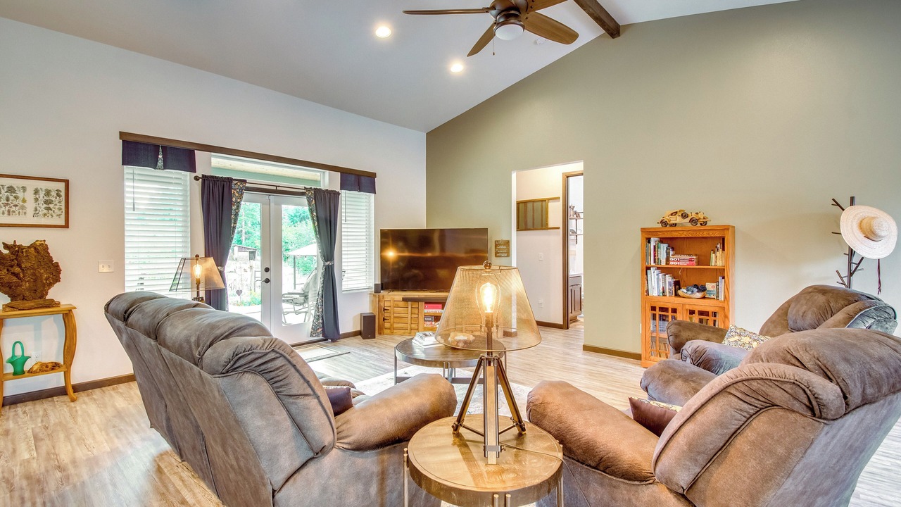 Photo of Livingroom in Shelton