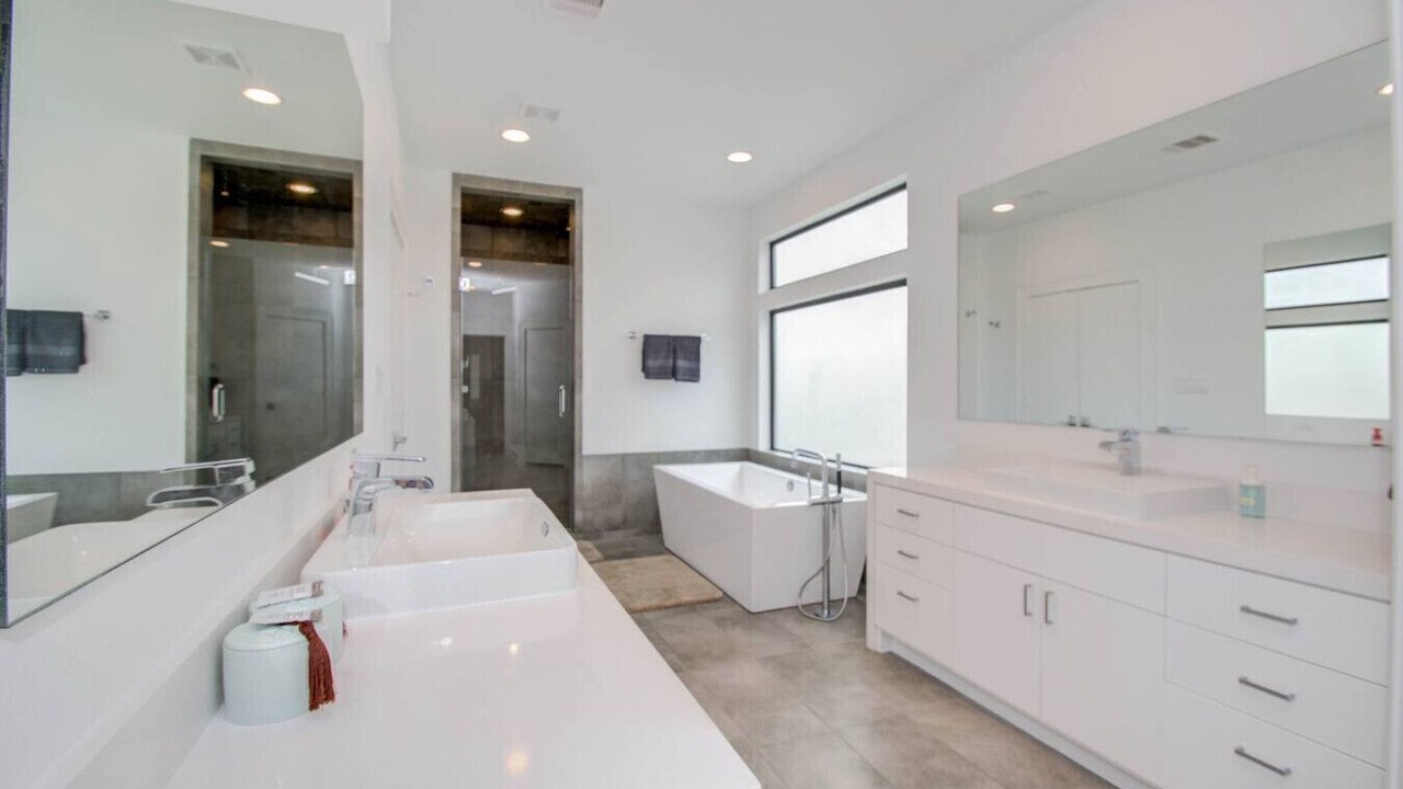 Photo of Bathroom in Hyde Park