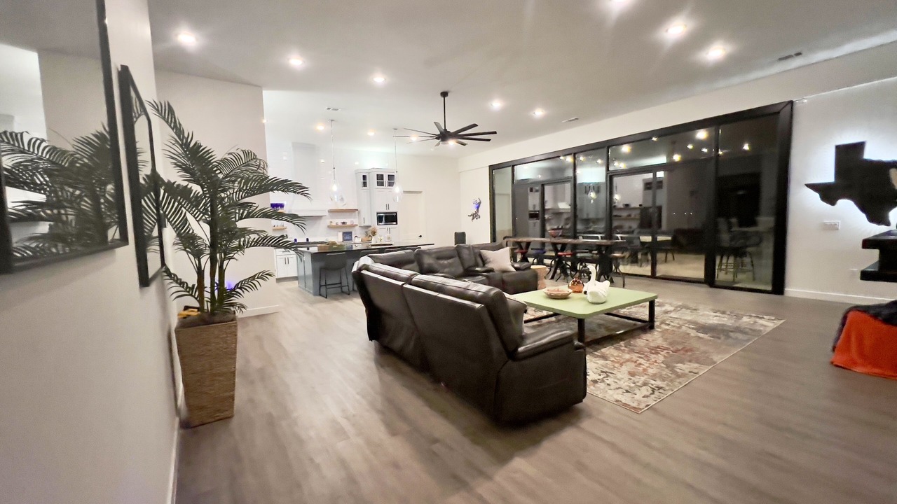 Photo of Livingroom in Graford