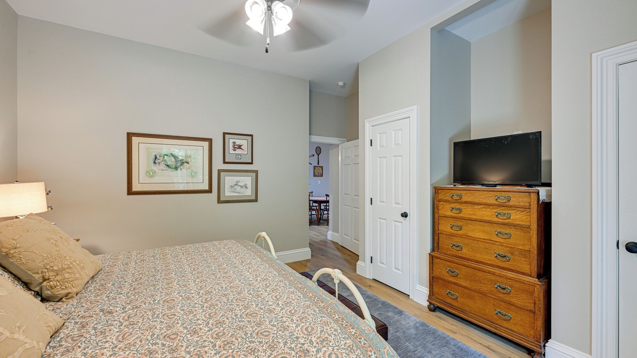 Photo of Bedroom in Glenville