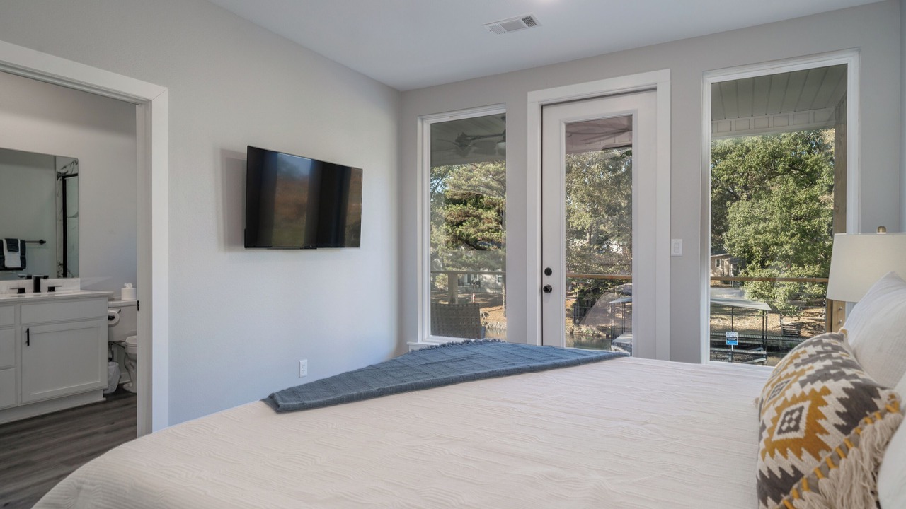 Photo of Bedroom in Lake Hamilton