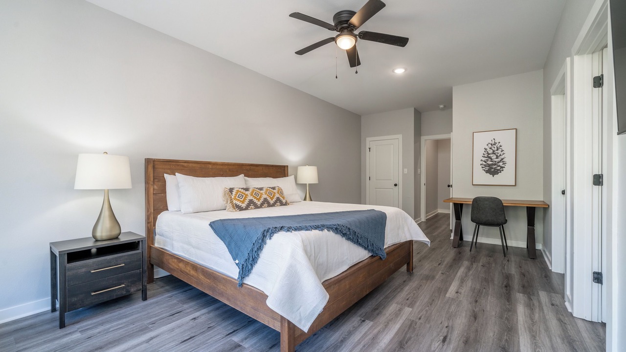 Photo of Bedroom in Lake Hamilton