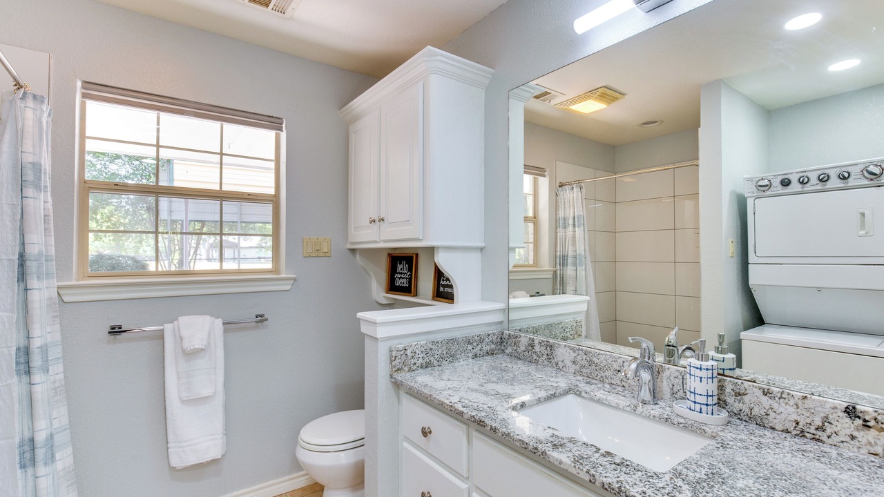 Photo of Bathroom in Carolyn Estates