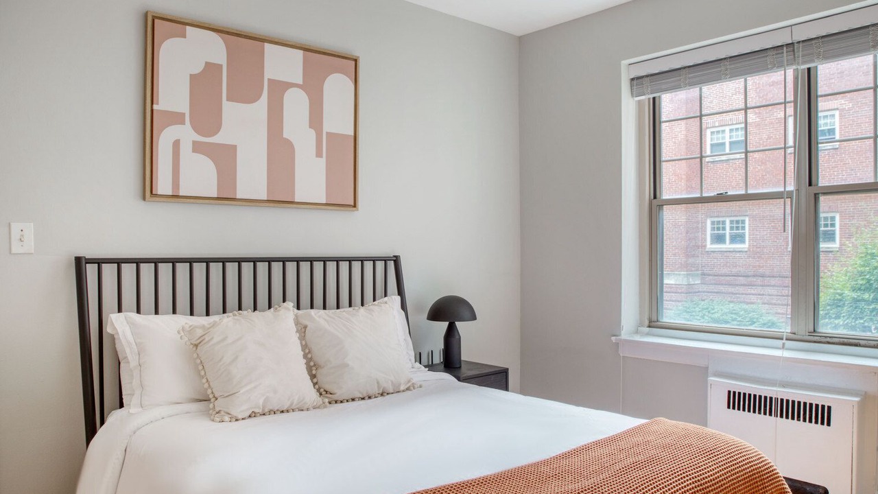 Photo of Bedroom in Evanston