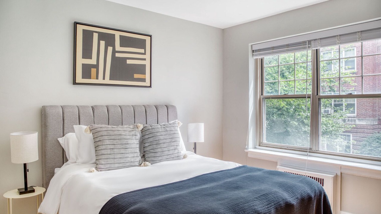 Photo of Bedroom in Evanston