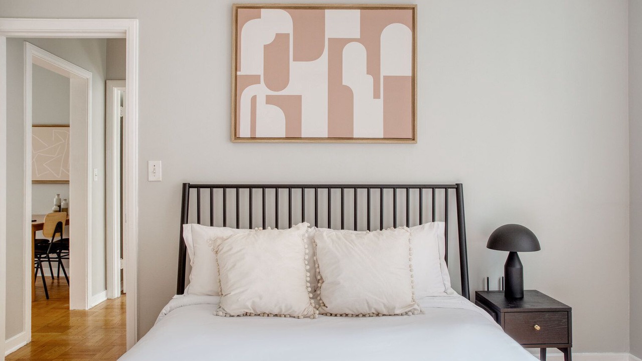 Photo of Bedroom in Evanston