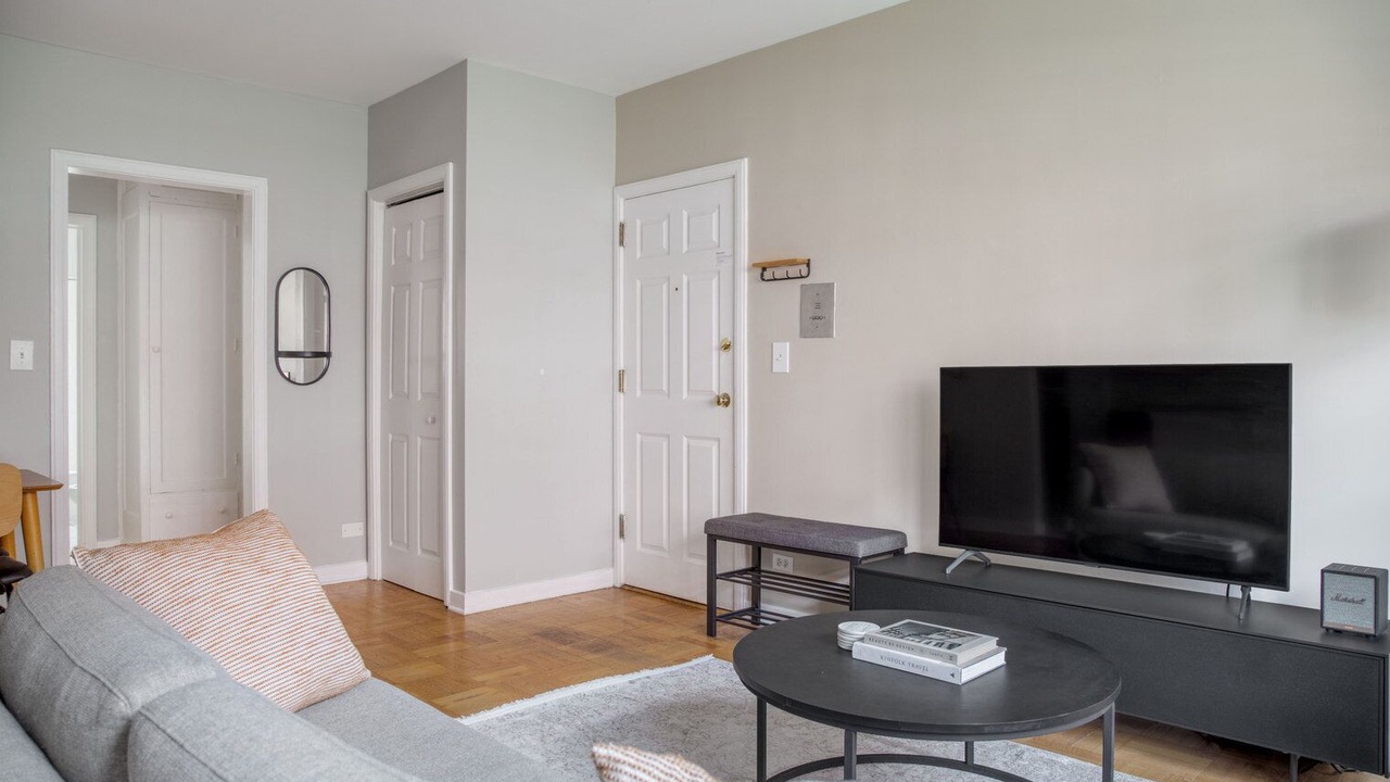 Photo of Livingroom in Evanston