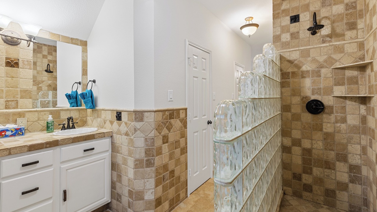 Photo of Bathroom in North Central Carrollton